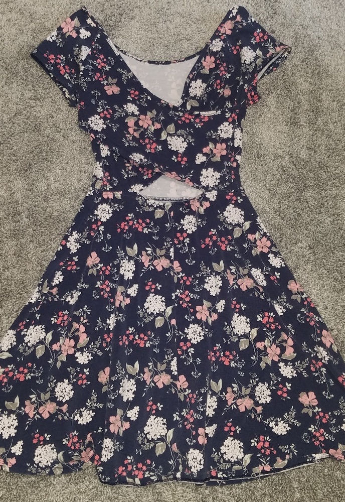 Dress - Picture 2 of 2